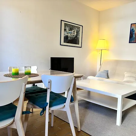 T2 Avec Terrasse Et Parking Prive Au Port De - Fr-1-826-20 *