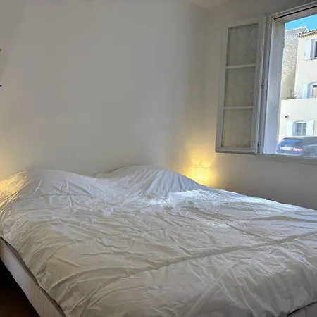 T2 Avec Terrasse Et Parking Prive Au Port De - Fr-1-826-20 *