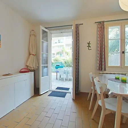 T2 Avec Terrasse Et Parking Prive Au Port De - Fr-1-826-20